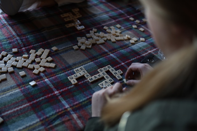 Bénéfices de jouer au Scrabble Familial
