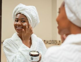 Comment booster l’éclat du teint sans maquillage