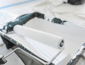 a close up of a paint roller on a paint roller