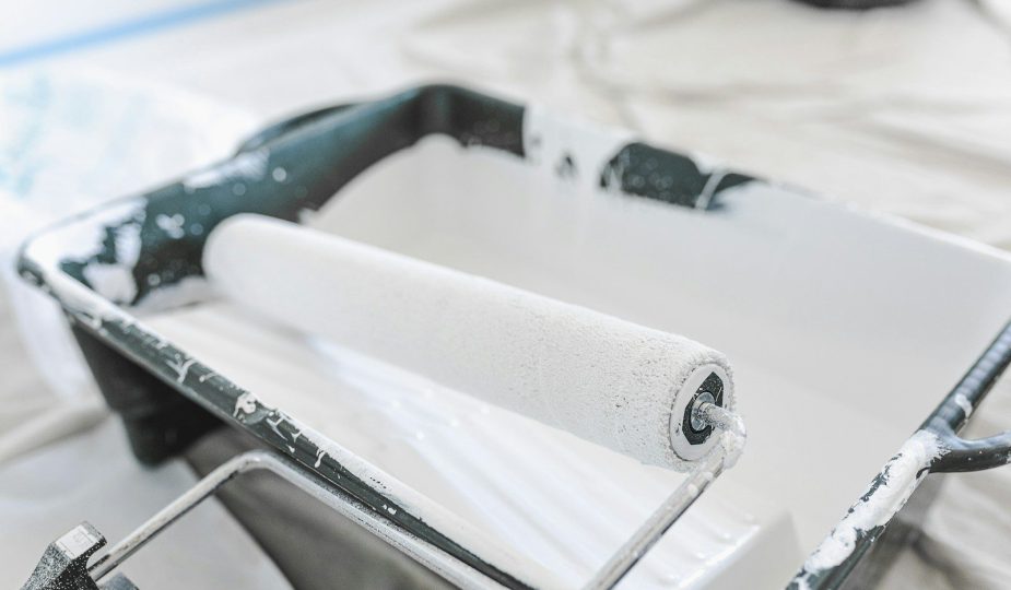 a close up of a paint roller on a paint roller